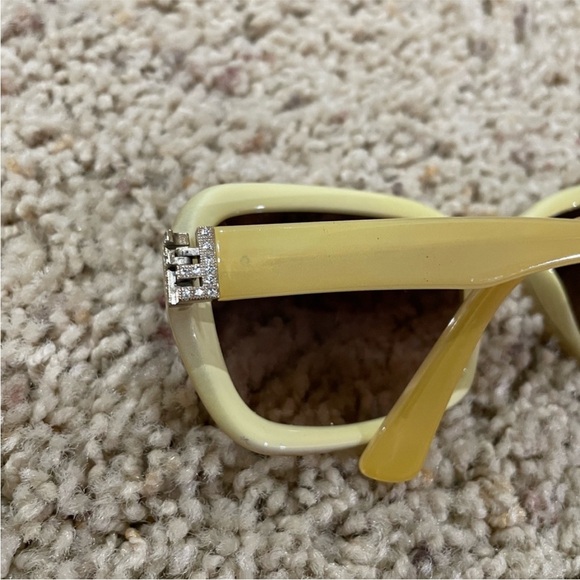 New without tags Fendi Women's Yellow Sunglasses - Picture 3 of 5